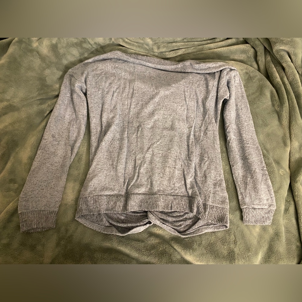 NWOT HIPPIE ROSE SWEATER - Picture 2 of 3